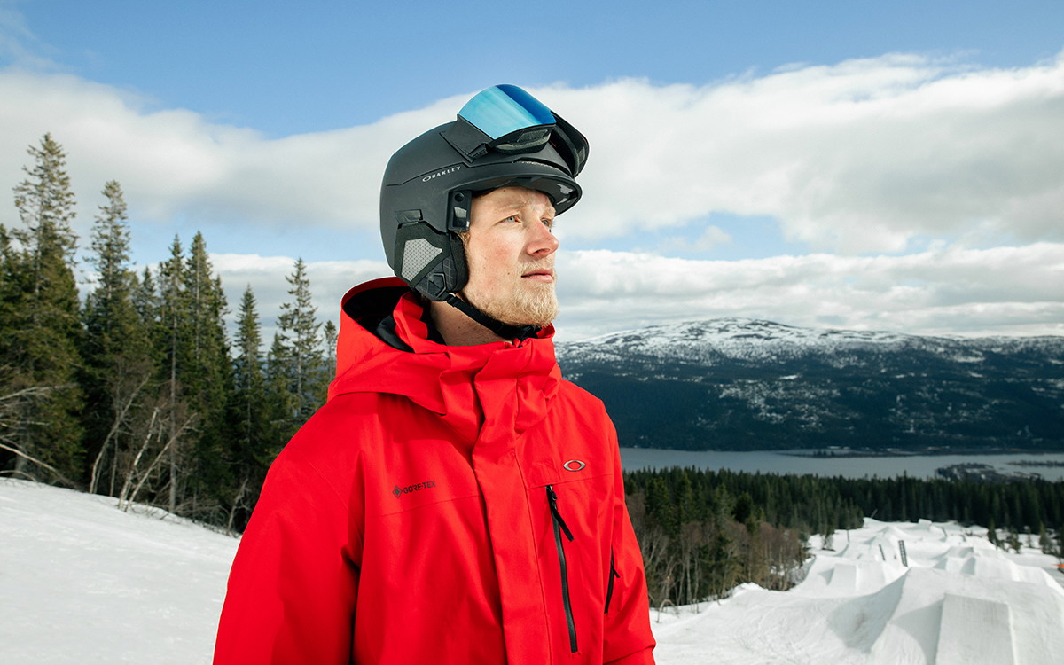 Man wearing a Oakley helmet